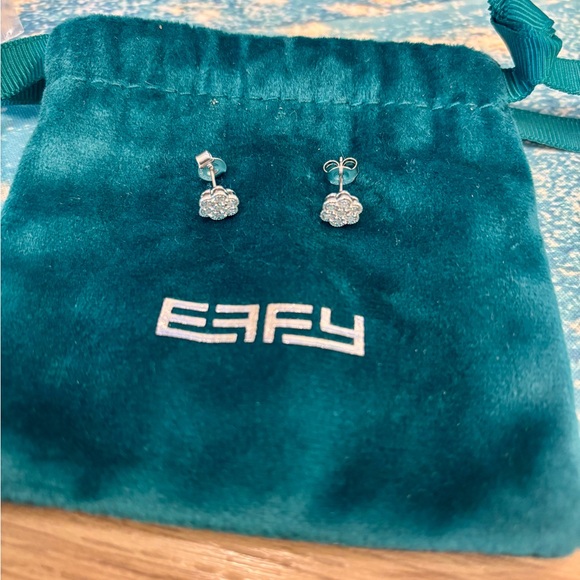 Brand New EFFY 0.14tcw Diamond 925 Silver Bouquet Stud Earrings - Picture 4 of 6